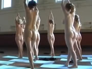 裸體少女瑜伽