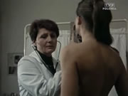 中歐裸胸檢查美女身體