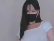 韓國小姐姐雖然戴著口罩但還是檔不住騷氣