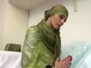 阿拉伯綠頭巾女渴望粗暴的做愛